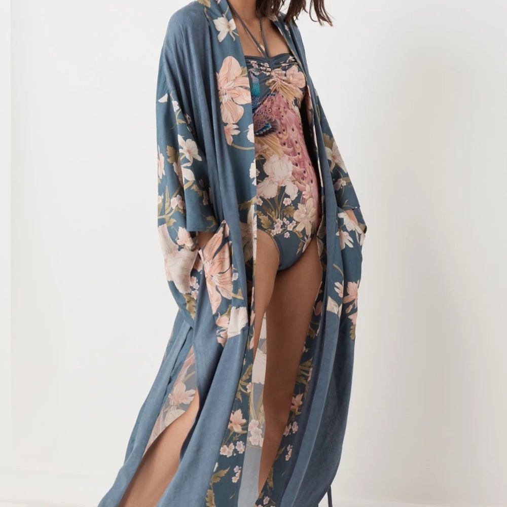 Spell Waterfall Kimono - Picture 3 of 10